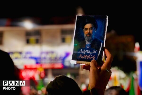 یادبود شهدا و تجدید پیمان مردمی