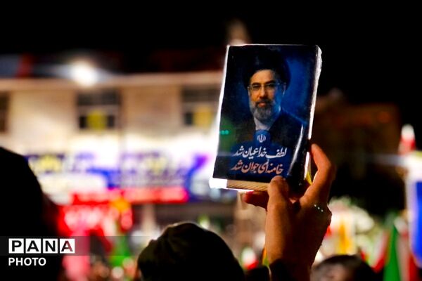 یادبود شهدا و تجدید پیمان مردمی