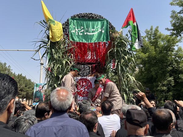 تشییع پیکر شهید ایمان وحیدی در آشخانه