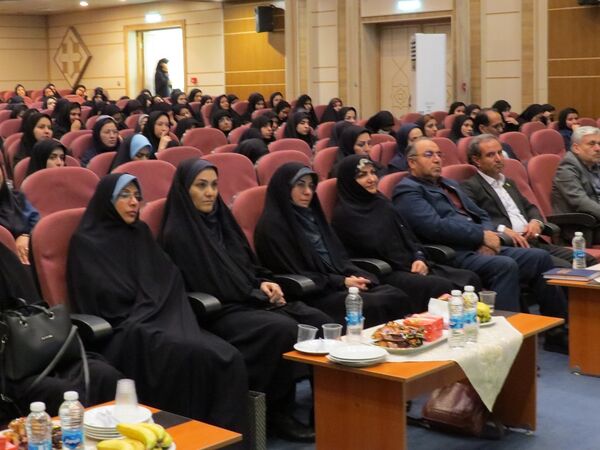 دیدار مشاور وزیر در امور زنان با دانشجویان دانشگاه فرهنگیان 