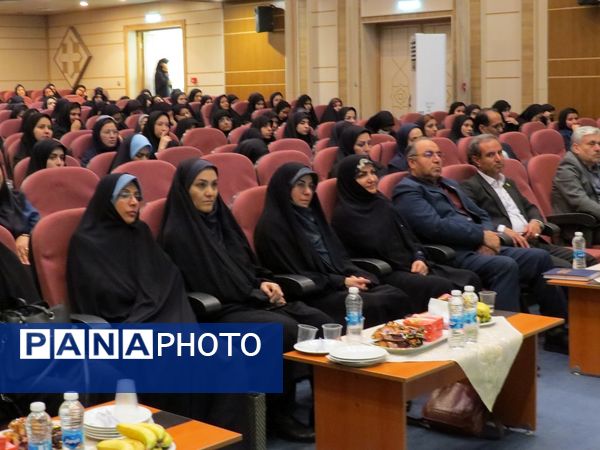 دیدار مشاور وزیر در امور زنان با دانشجویان دانشگاه فرهنگیان 