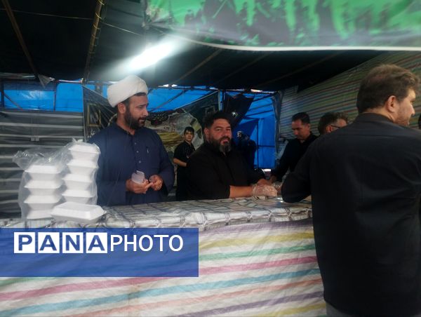 خدمت‌رسانی فرهنگیان و دانش‌آموزان پیشتاز زنجانی در موکب هیات رزمندگان ایجرود