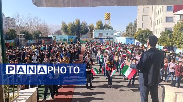  نواختن زنگ انقلاب در دبستان حضرت ابوالفضل(ع)2