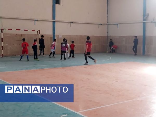 شادی و هیجان دانش‌آموزان در سالن ورزشی 