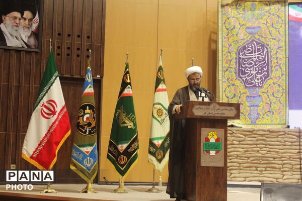 رونمایی از نخستین جلد دانشنامه دفاع مقدس استان قم