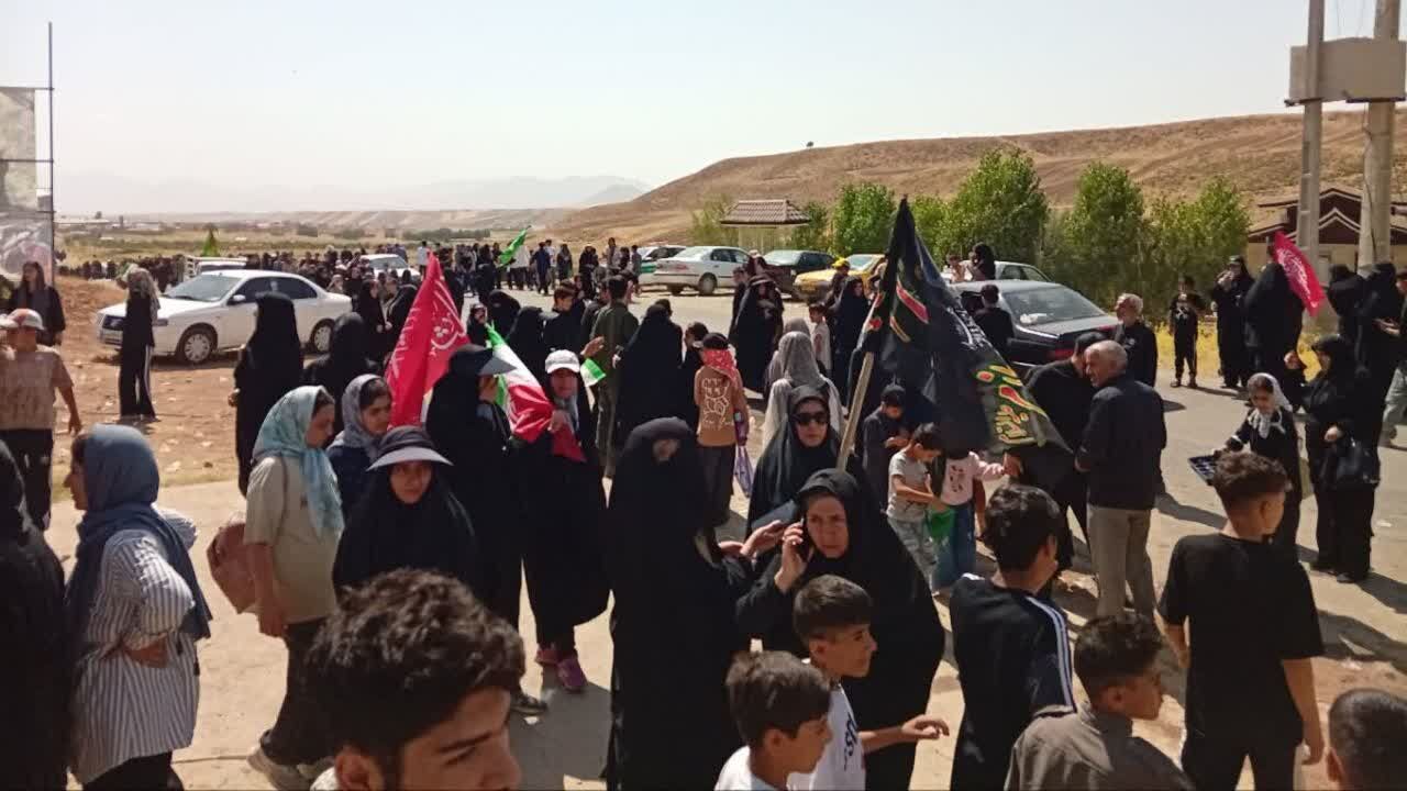 حماسه‌ای دیگر از جنس ارادت؛ راهپیمایی جاماندگان اربعین در نورآباد