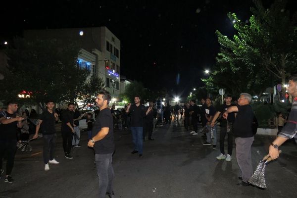 سوگواری عزاداران شهر قیامدشت در شب عاشورای حسینی