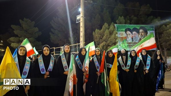 نقش‌آفرینی دانش‌آموزان آموزشگاه نمونه «دکتر توسلی» در میعادگاه بیعت با رهبری