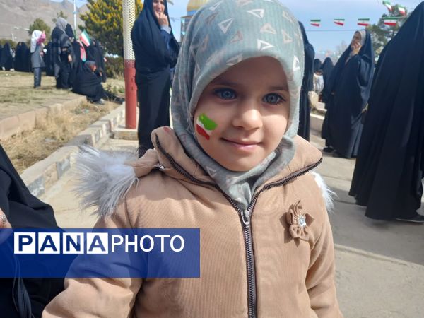 جلوه‌ای از همراهی اقشار مختلف مردم در راهپیمایی سالروز انقلاب بختگان