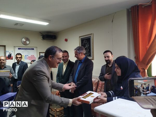 حضور مسئولان محلی در بیمارستان حضرت ابوالفضل(ع) کاشمر به مناسبت روز پرستار 