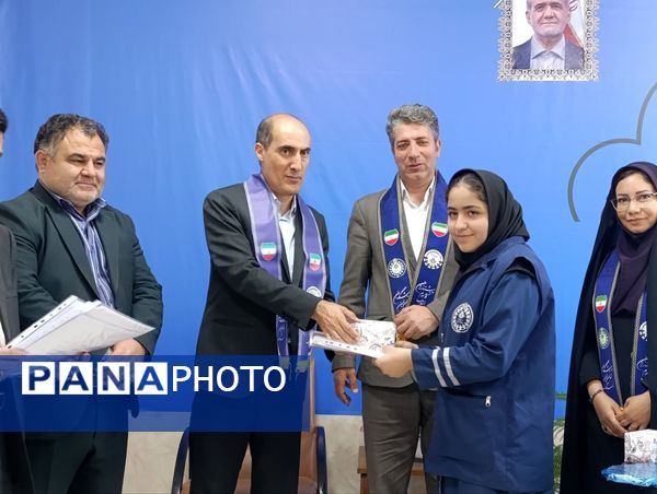 نشست مدیر آموزش و پرورش فاروج با دانش‌آموز خبرنگاران پانا