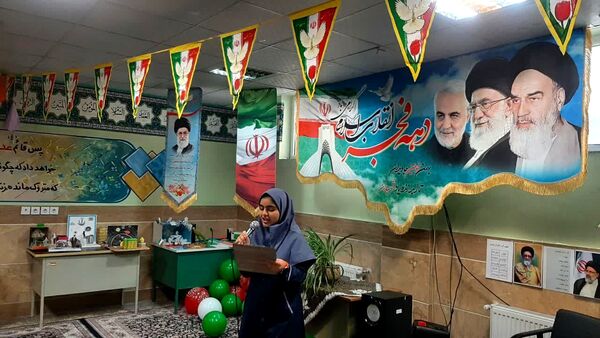 جشن با شکوه انقلاب در دبیرستان فدک منطقه ۱۲