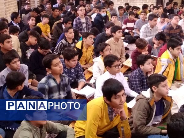 بزرگترین محفل دانش‌آموزی انس با قرآن در شهر یزد 