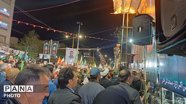 صحنه حضور گرم مردم در خرم آباد