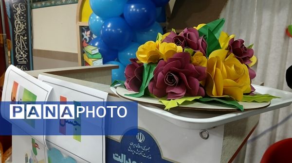 نواختن زنگ شکوفه‌ها در دبستان شاهد پسران شهرستان محمودآباد