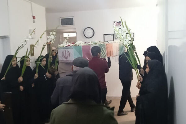 استقبال از شهید گمنام به میزبانی دبیرستان در ادب 