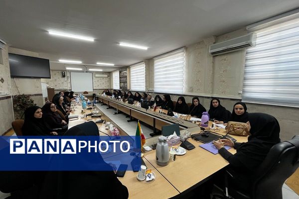 جلسه توجیهی مدیران متوسطه اول و دوم برای طرح مکمل یاری