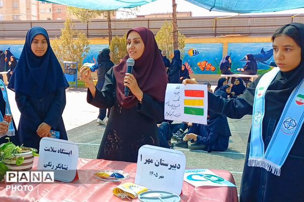 سه ایستگاه سلامت در زنگ تفریح  دبیرستان مهر نیشابور 
