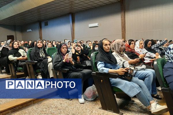 اولین جلسه هدایت تحصیلی دبیرستان پویش ناحیه ۳شیراز 