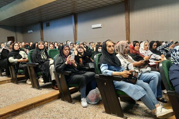 اولین جلسه هدایت تحصیلی دبیرستان پویش ناحیه ۳شیراز 
