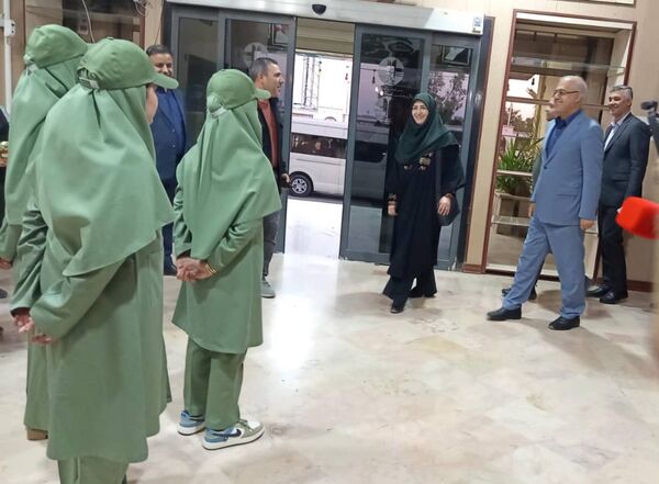 استقبال گرم دانش‌‌آموزان محیط‌بان بندرعباسی از رئیس سازمان حفاظت محیط زیست