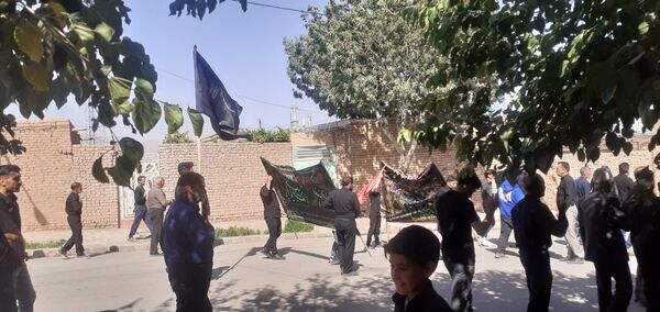 روستای سربالا در سوگ امام حسین(ع)؛ حضور پرشور جوانان در مراسم عزاداری حماسه‌ساز شد