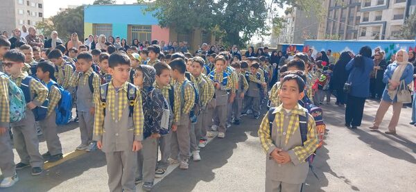 جشن‌شکوفه‌ها در‌ دبستان شهدای گمنام