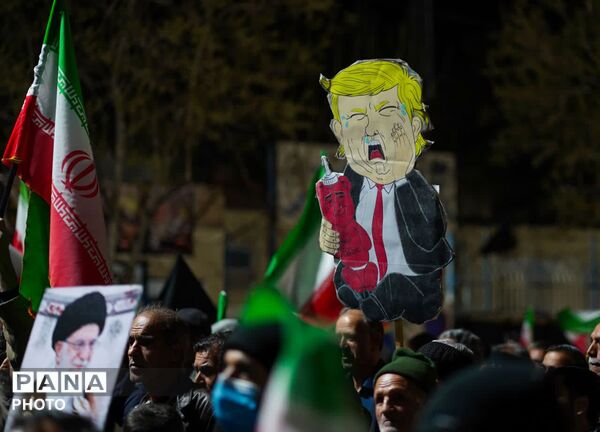  مردم میدان را پرقدرت حفظ کردند