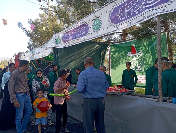 اجتماع مردم شهرستان بیرجند در مهمانی کیلومتری عید غدیر 