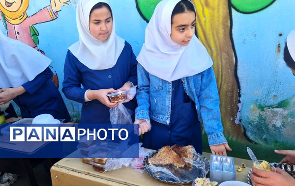 جشنواره فروش غذاهای سالم با مشارکت دانش آموزان مدرسه شهید رجایی ۱ منطقه پردیس 