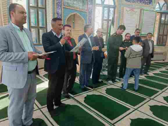  یادواره شهید و تقدیر از معلمان و دانش‌آموزان فعال در دبیرستان سما کاشمر
