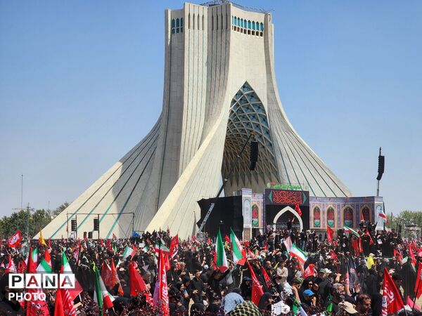 آخرین سلام یک ملت به رهبر شهید