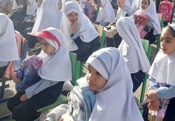 درجشن شکوفه‌ها لبخند مهر بر لبان کلاس اولی‌ها