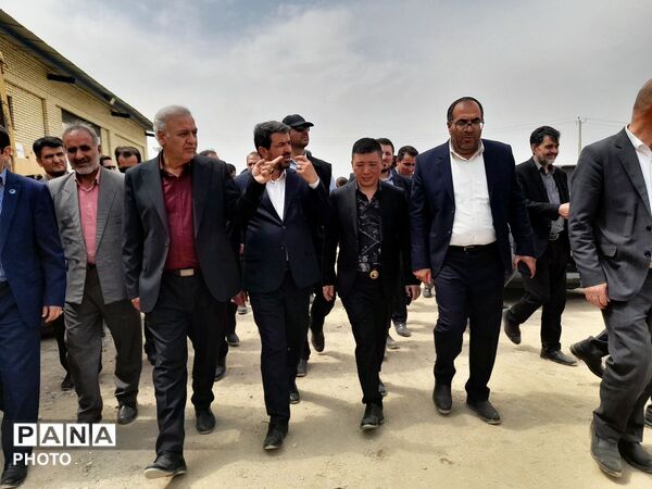 آغاز عملیات احداث کارخانه فرومنگنز و شهرک گلخانه‌ای در اسدآباد
