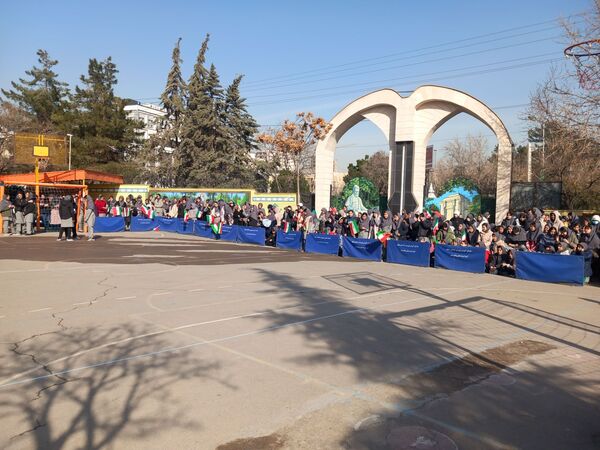 مسابقات بین مدرسه ای جام اقتدار ایران دردبیرستان دوره اول آرمینه مصلی نژاد ناحیه ۶