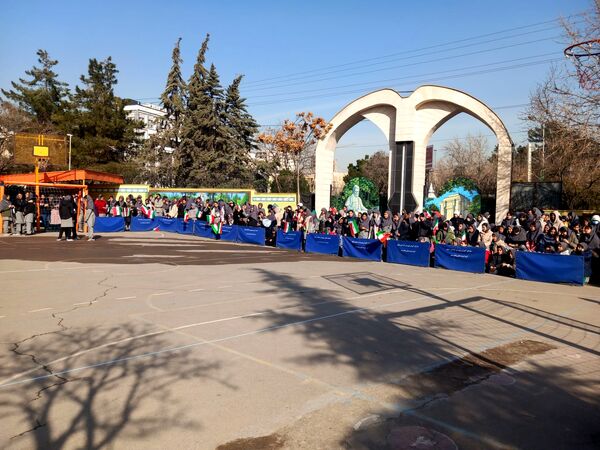 مسابقات بین مدرسه ای جام اقتدار ایران دردبیرستان دوره اول آرمینه مصلی نژاد ناحیه ۶