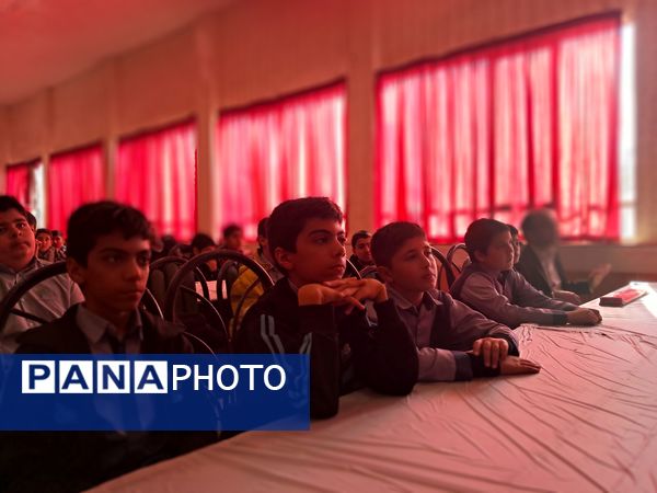 تجلیل از نخبگان فرهنگی و قرآنی شهرستان خلیل‌آباد