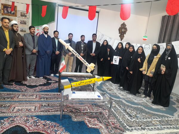نمایشگاه باشکوه انقلاب با همت دانش‌آموزان خلاق و دغدغه‌مند برگزار شد