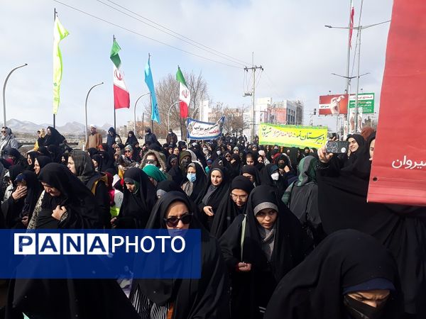 جلوه‌هایی از حماسه آفرینی مردم شیروان در راهپیمایی ۲۲ بهمن 