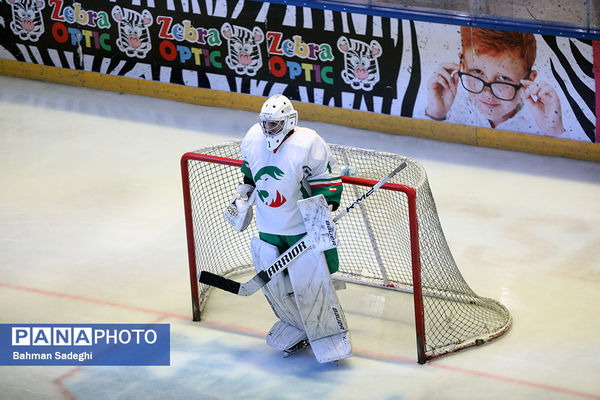 دیدار تیم ملی هاکی روی یخ ایران و تیم جوانان