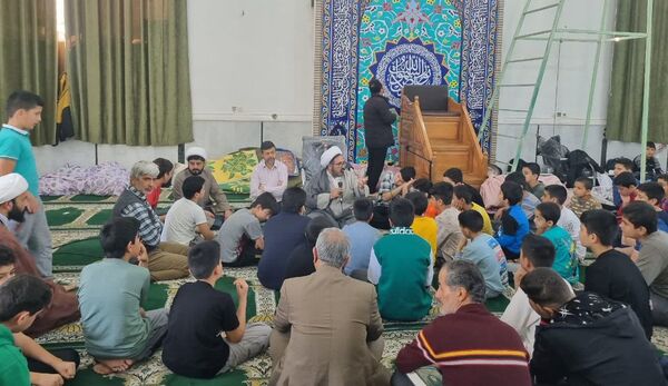حضور پرشور دانش‌آموزان خلیل آبادی در مراسم معنوی اعتکاف