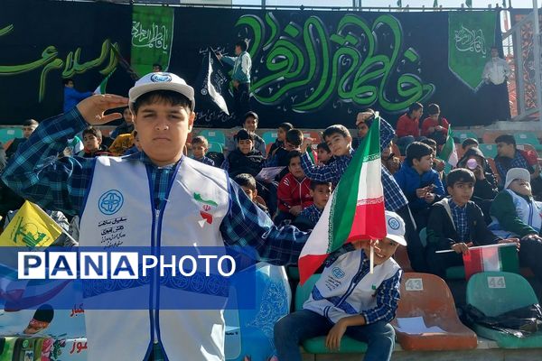 استادیوم ورزشی شهدای شهرستان قدس میزبان پرشورترین مراسم روز دانش‌آموز 