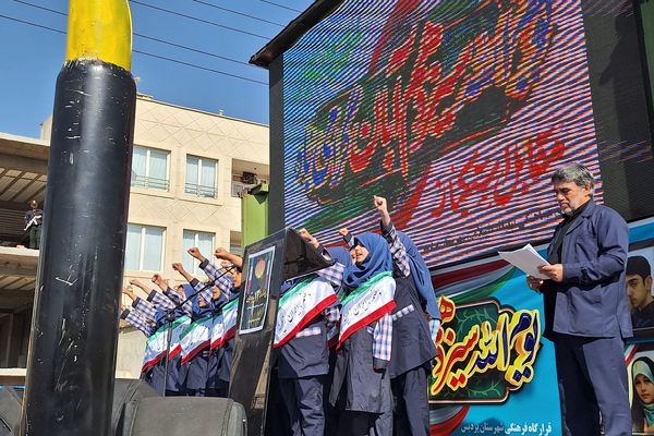 گزارش تصویری از راهپیمایی سیزده آبان در پردیس