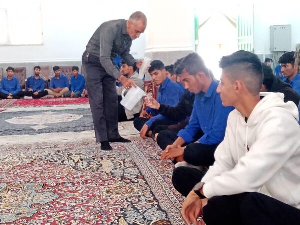 آیین استقبال باشکوه از شهید گمنام در مسجد مهدیه فین