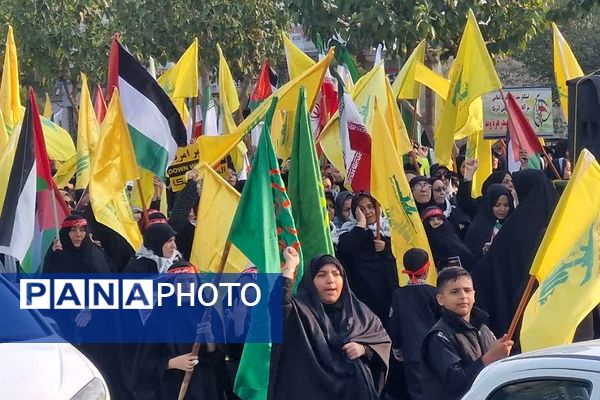 خروش مردم قرچک در پی شهادت دبیرکل حزب‌الله لبنان