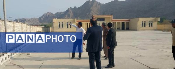 بازدید مدیر آموزش و پرورش ناحیه یک بندرعباس از مدارس روستای سرزه و خاروک