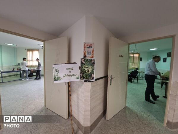نمایشگاه ققنوس دانایی در دبیرستان علامه حلی ۵ برگزار شد
