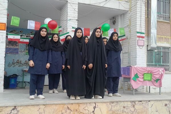 جشن پیروزی انقلاب اسلامی در مدارس منطقه کهریزک 