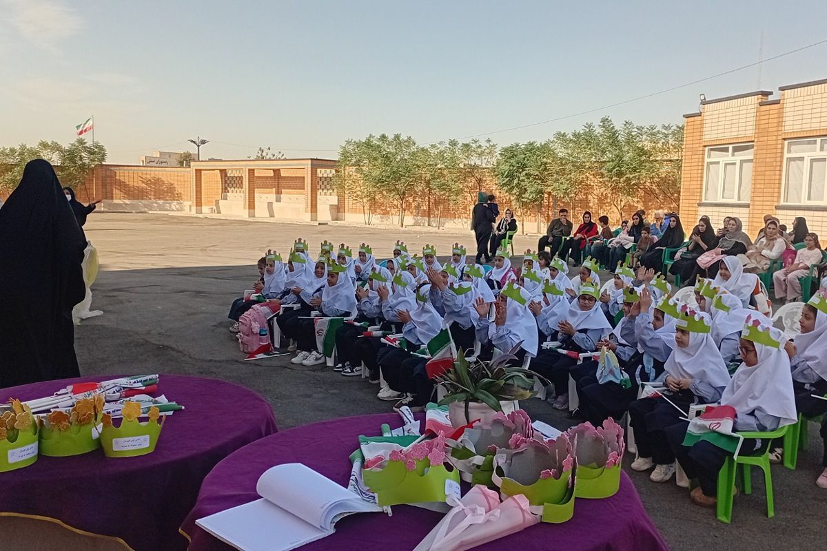 جشن «شکوفه‌های بهشتی» در دبستان محدثه شاهد ورامین