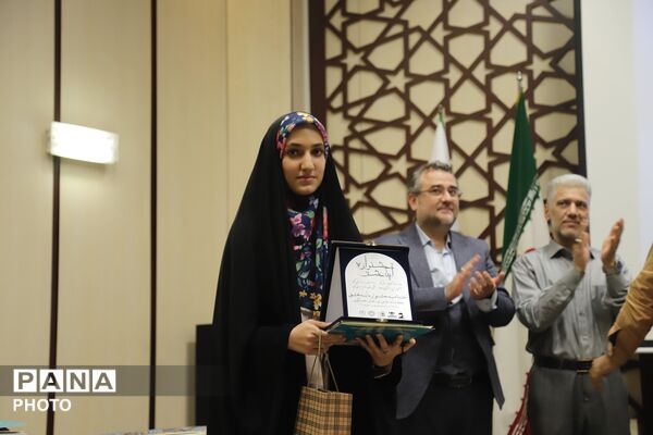  جشنواره «آینه عشق» در دبیرستان شاهد شهدای هفتم تیر 